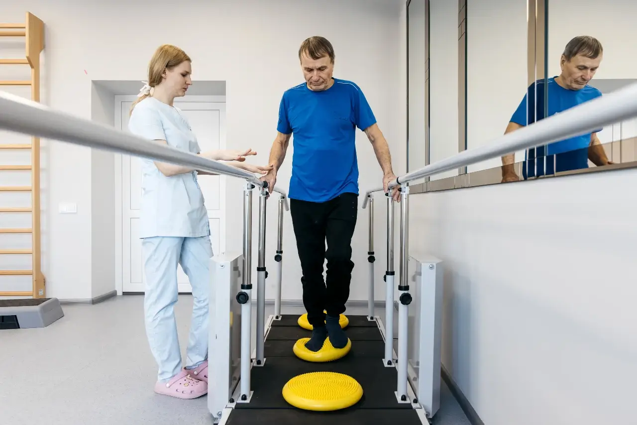Prehab לפני החלפת מפרק: איך הכנה גופנית יכולה לשפר את ההחלמה?